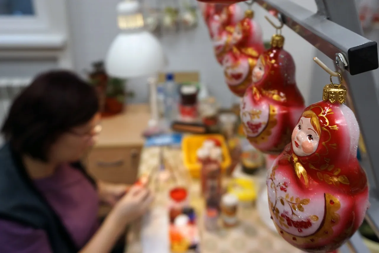 "Ariel" Glass Christmas Ornament Factory